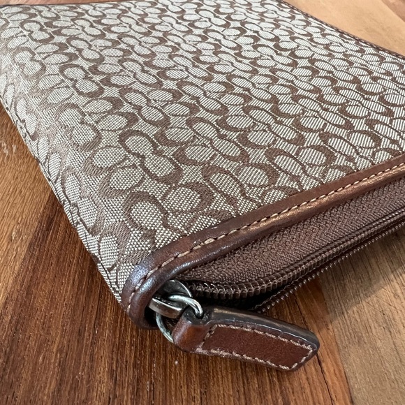 EUC- Coach CD Holder - Picture 6 of 7